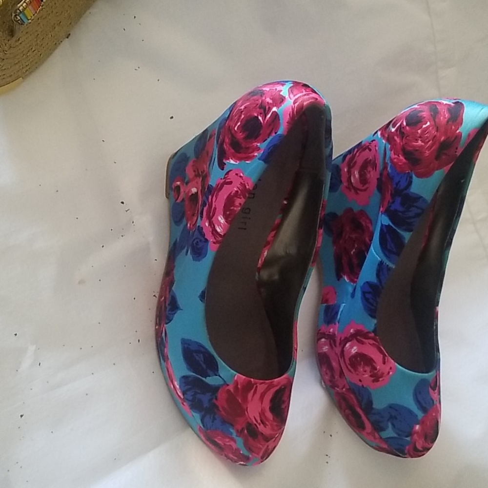 Multi color wedges